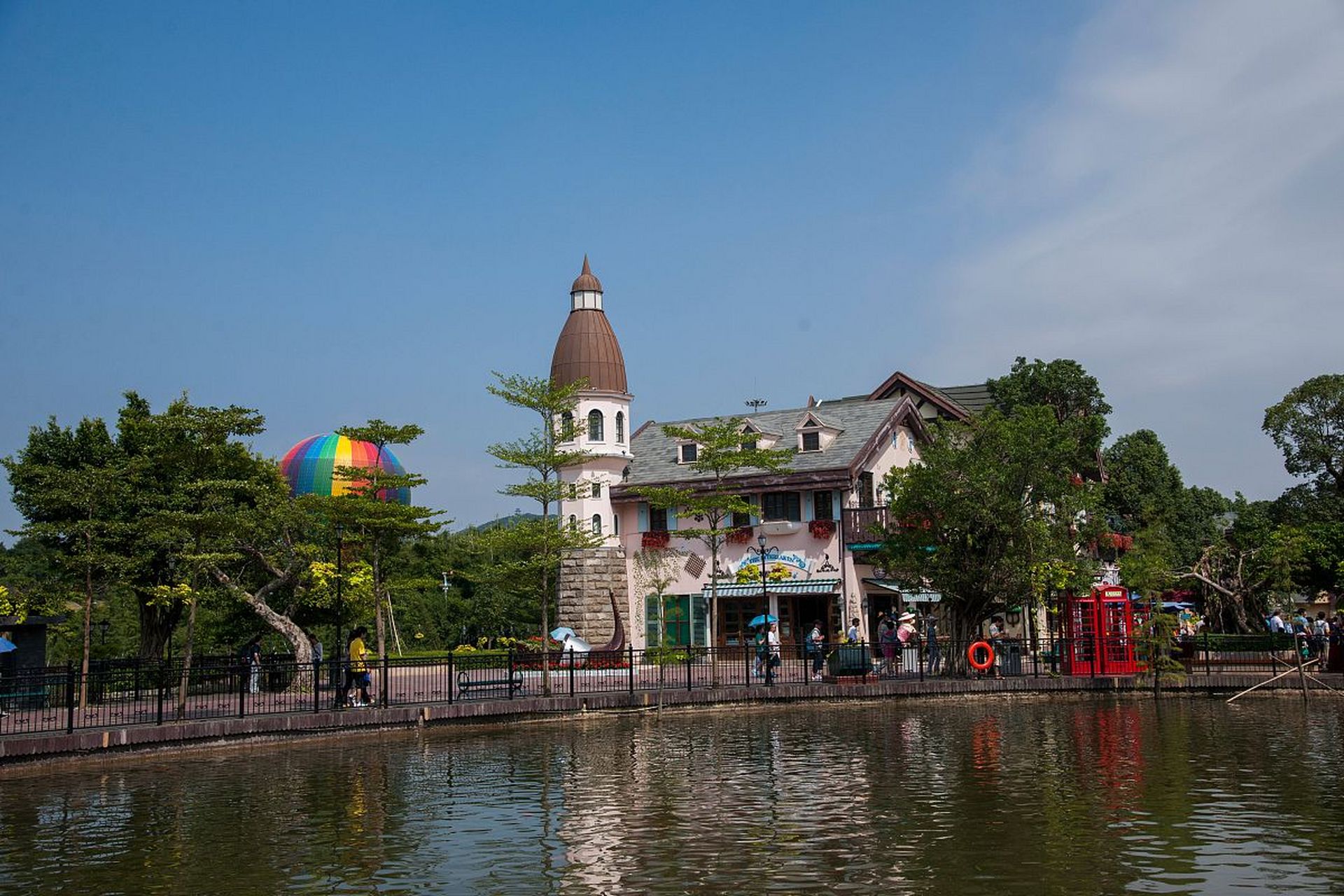 东部华侨城:深圳东部华侨城是一个4a级景区和国家生态旅游示范区