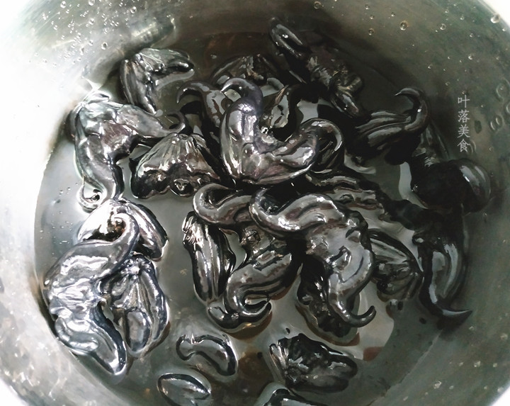 秋季菱角正成熟,模样虽丑,味道却不错,你吃过了吗?