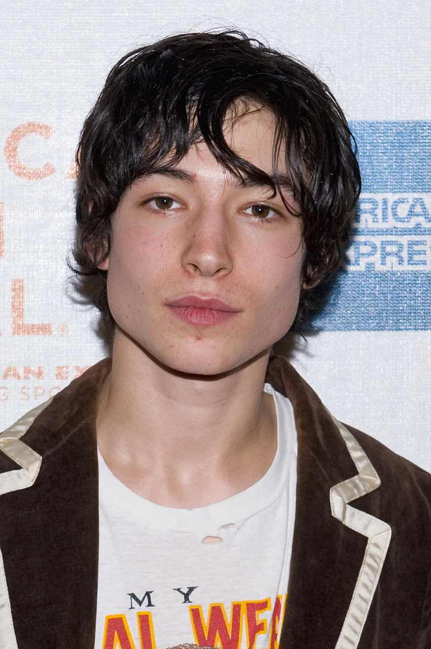 埃兹拉米勒被指曾控制未成年少女