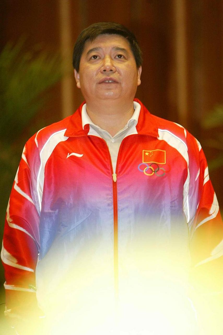 许海峰:兴趣造就冠军,幸运铸就荣耀  中国体育界的传奇人物许海峰日前