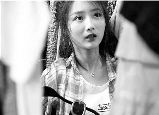 网红赚钱容易吗?镜头里多光鲜,背后就有多疲惫