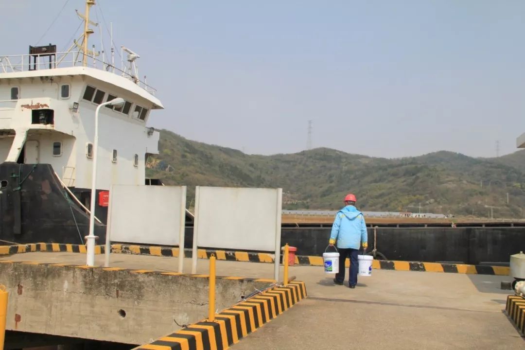 "漂"在水上的加油站,了解一下?