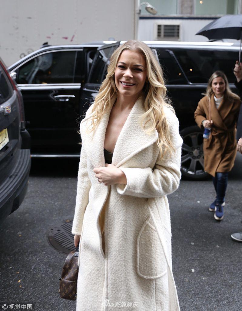 当地时间2018年11月6日,美国纽约,黎安莱姆斯(leann rimes)现身街头.