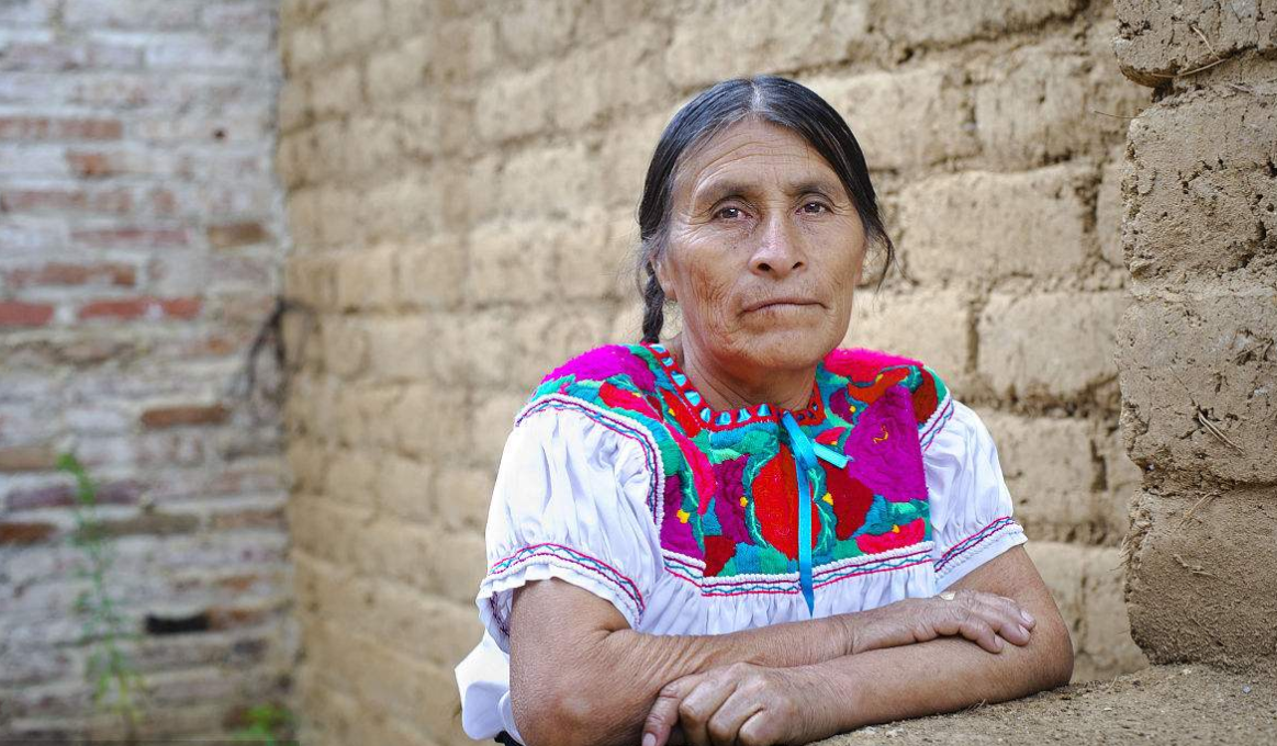 浅谈玛雅人的服饰,色泽非常亮丽,辨识度较高