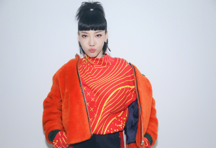 有一种整容叫吴莫愁素颜,当看到她的证件照,网友:是心动的感觉