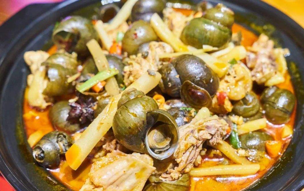 岭南正宗螺蛳鸡,吃一口就忘不了,鲜香劲辣,不吃辣的最好少吃!