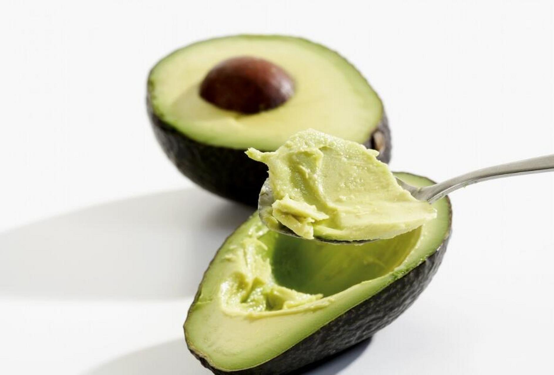 油梨又名鳄梨,樟梨,酪梨或牛油果,为樟科鳄梨属常绿乔木,原产墨西哥