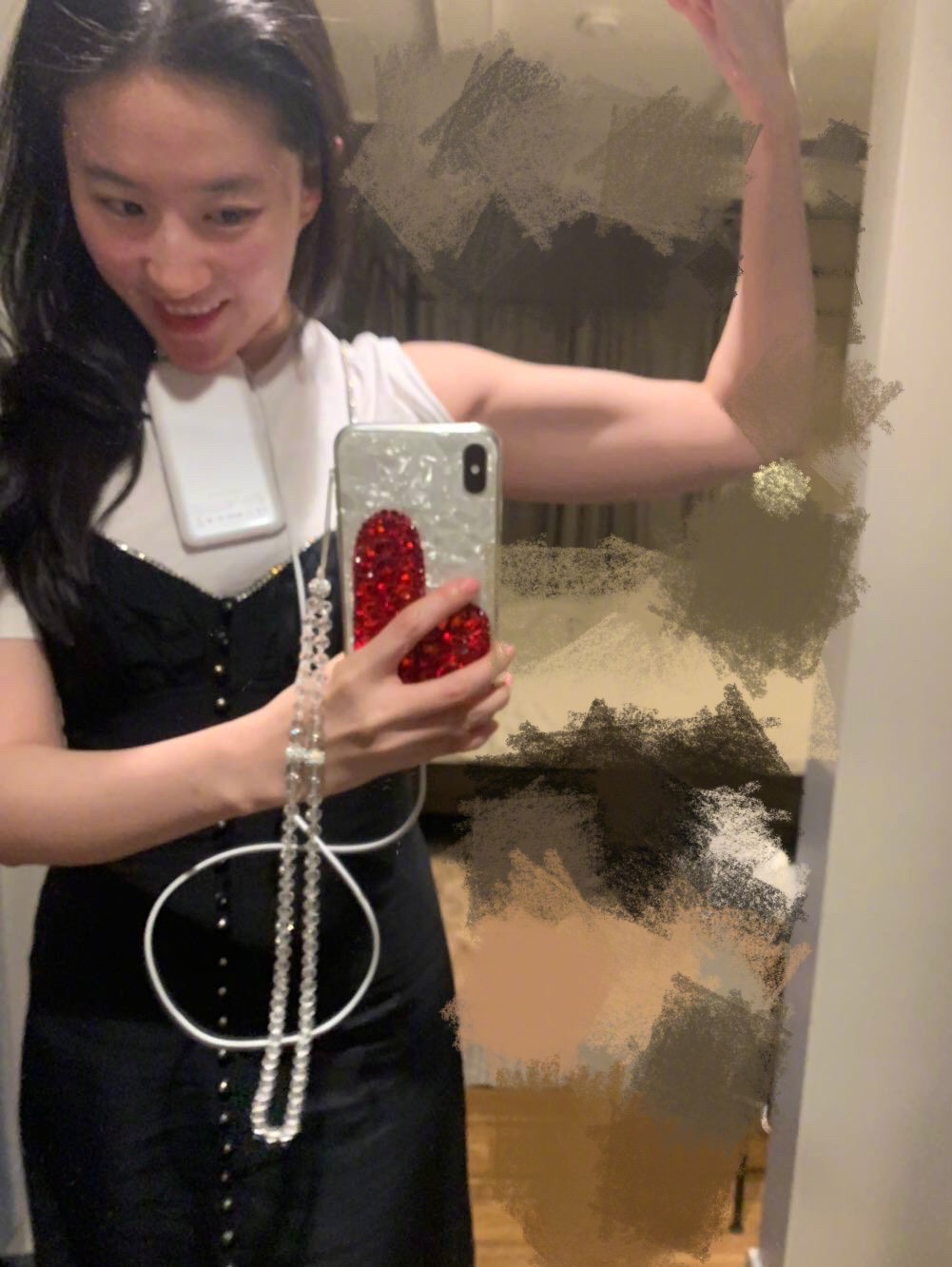 刘亦菲晒直男自拍大秀腹肌,保持身材很简单,做到这样你也可以