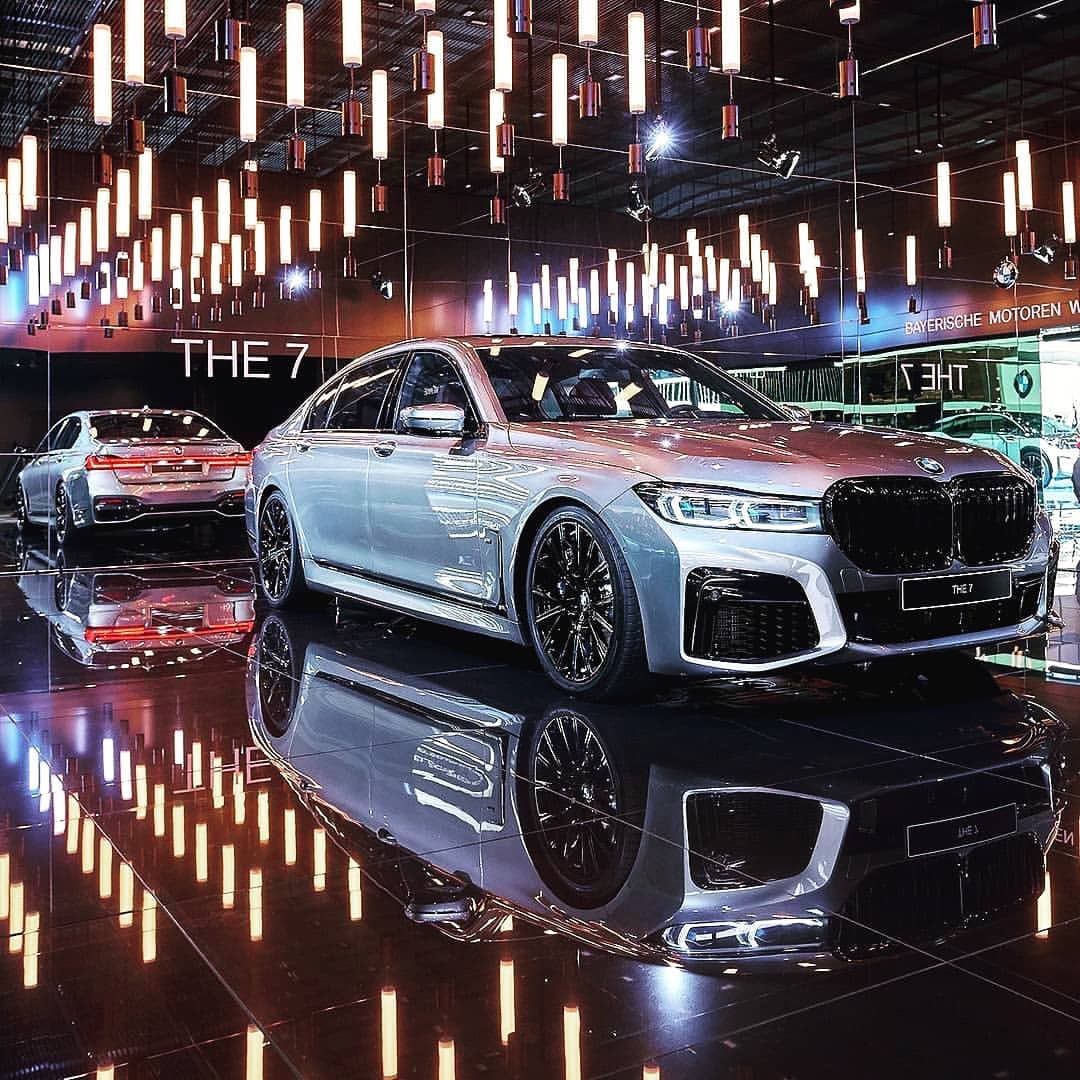 全新宝马m760li外观有点帅