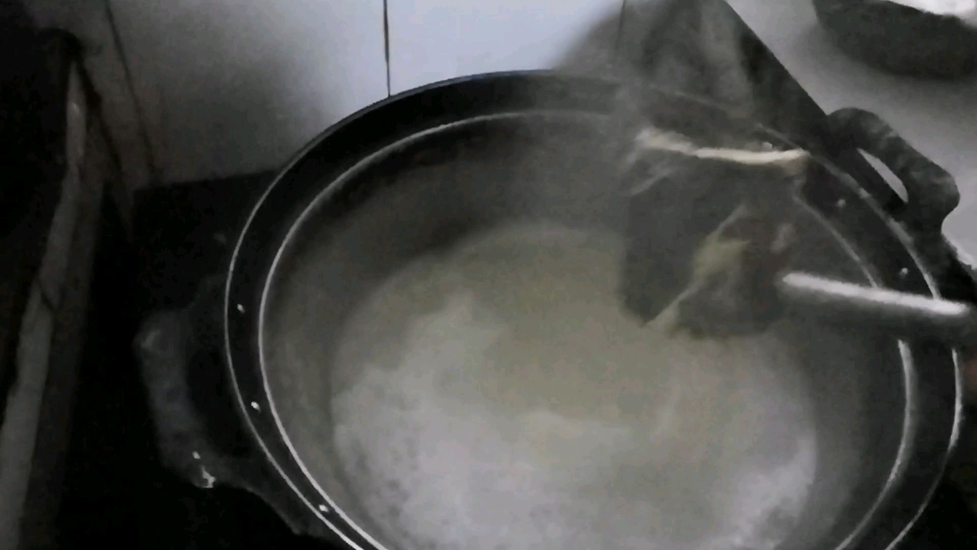 从沈阳回到老家凤城,来吃酸汤子,发现攥汤子工具已变神器,超快