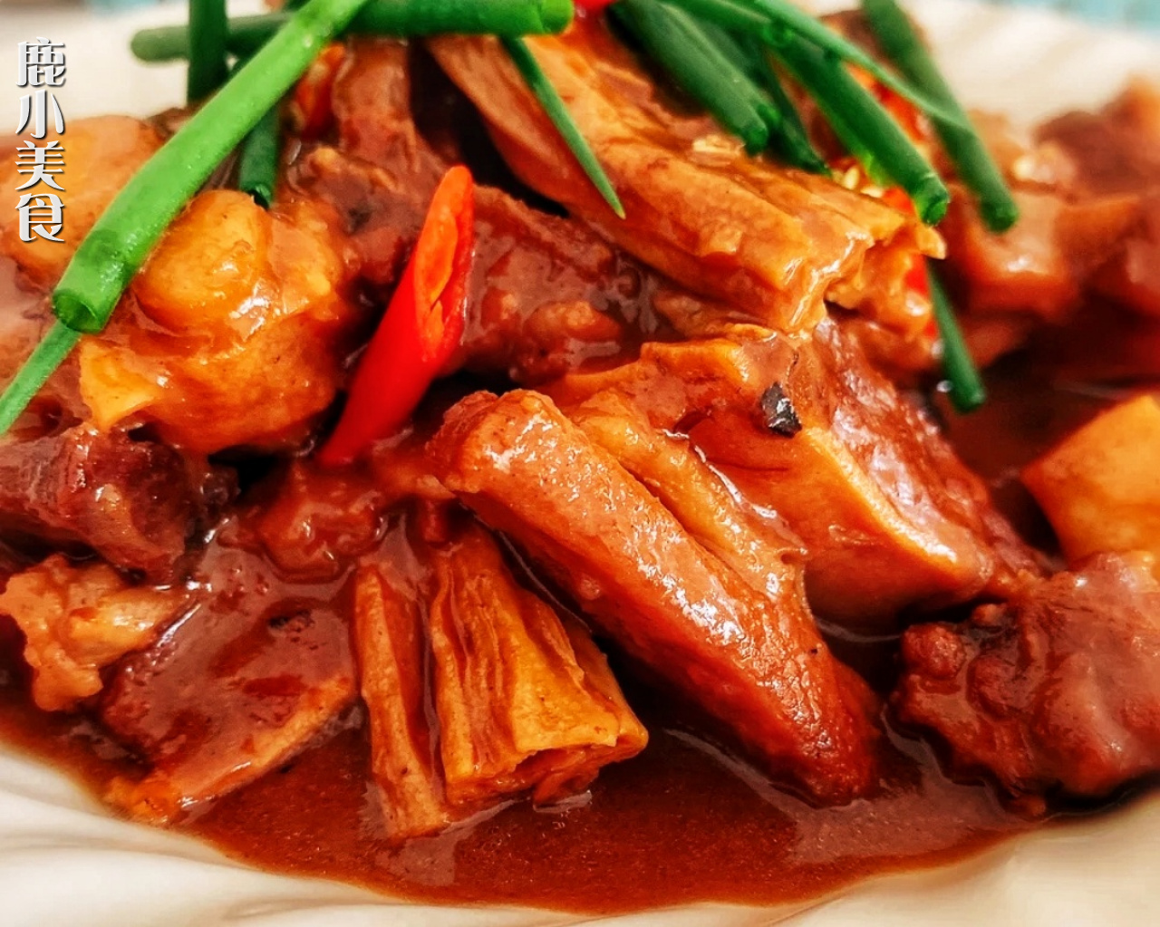 春节鸡鸭鱼肉吃腻了,就来盘此菜解嘴馋,酱香爽嫩,回味无穷