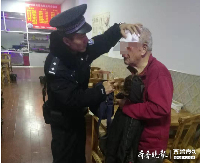 警察抓圣诞老人图片图片