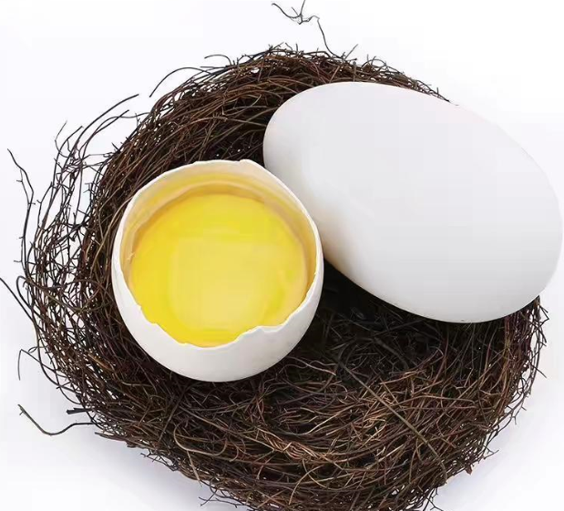 鹅蛋比起鸡蛋腥味更重一些,但是新鲜的鹅蛋配上好的做法也很好吃