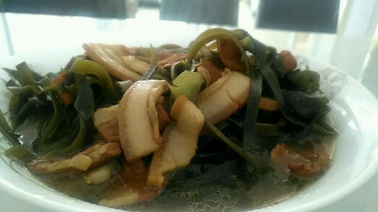 2斤五花肉炖海带1.5小时,猪肉软烂入口即化,汤汁鲜美味道正宗