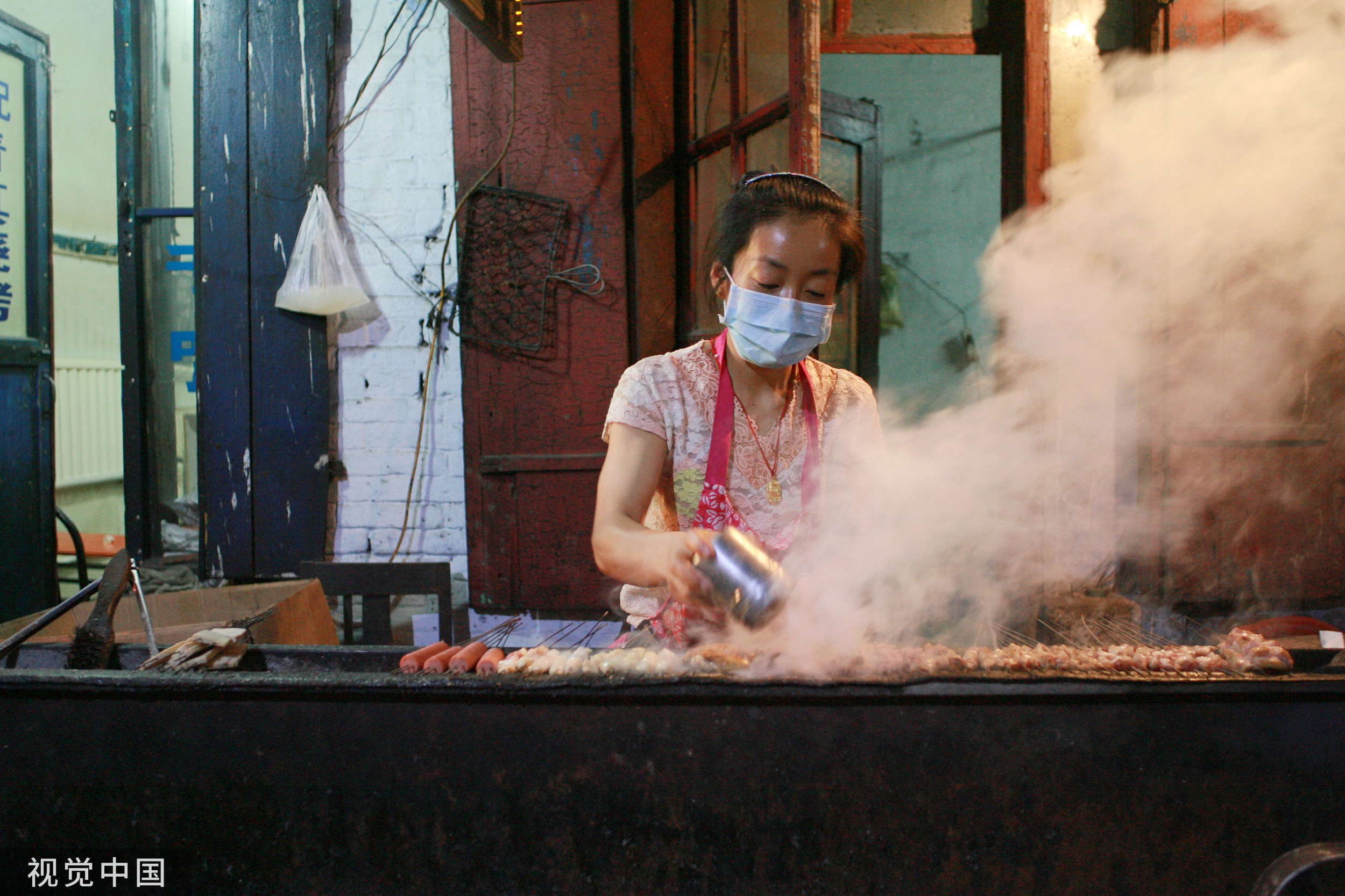 「特写」在东北,一个烧烤摊便是一个江湖