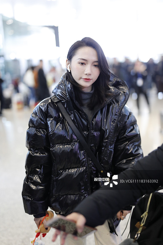 2018年12月24日,上海,snh48陆婷现身机场.