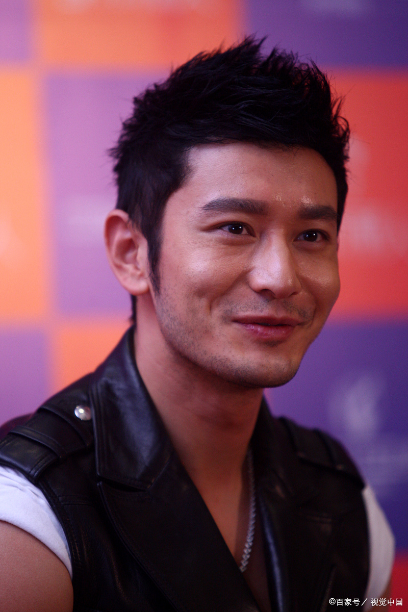 8月4日,黄晓明突然引发了热议,起因是黄晓明在朋友圈发文祝贺表妹陈梦