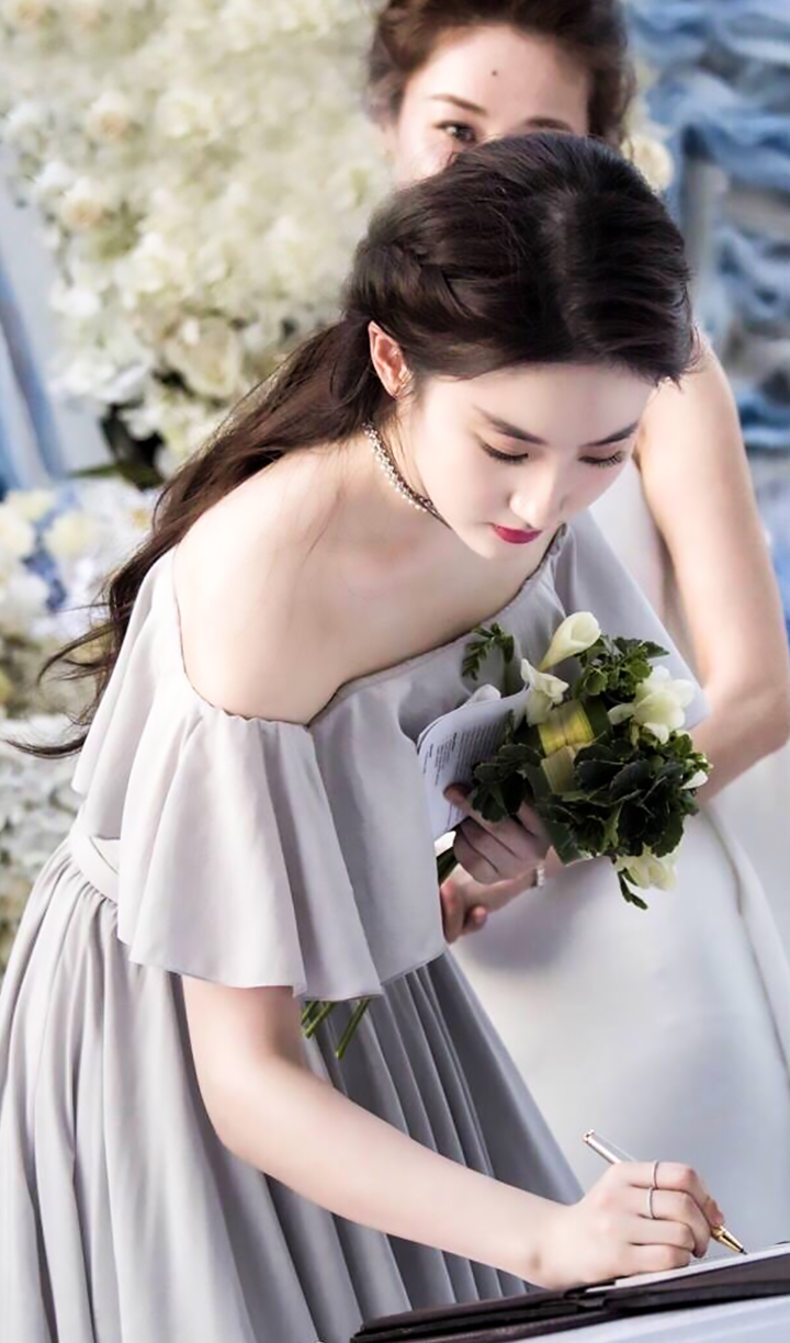 "神仙姐姐"刘亦菲怎么都美,最后一个是雪精灵吗?