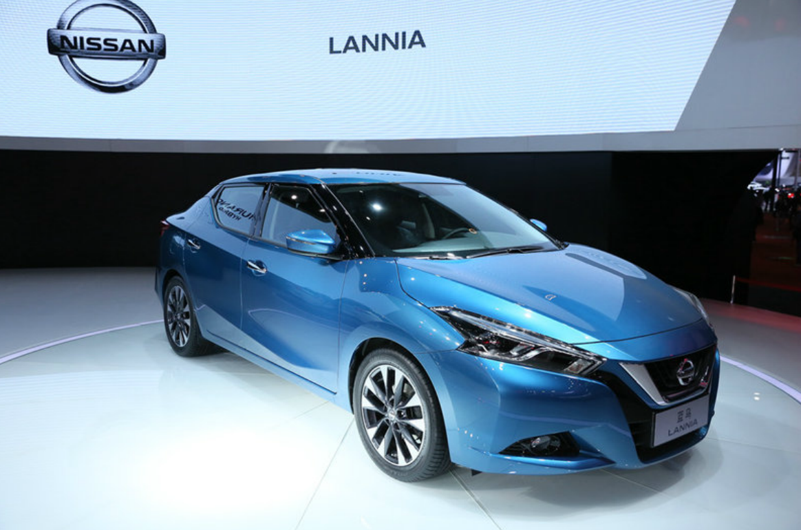 这款日产蓝鸟有着流畅的线条,大气的外观,很适合年轻人驾驶.