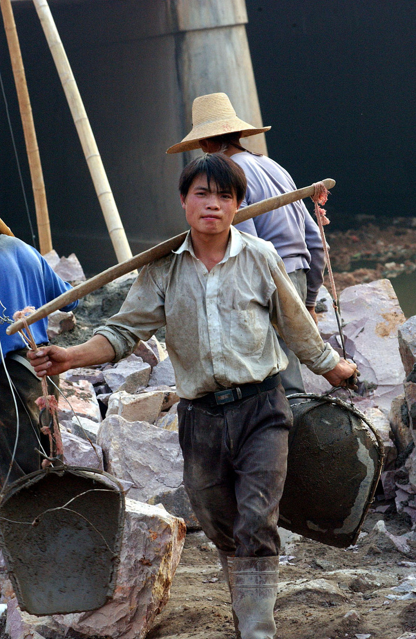 打工是许多人维持生计和追求更好生活的方式,但经过三十年的打工裳哪