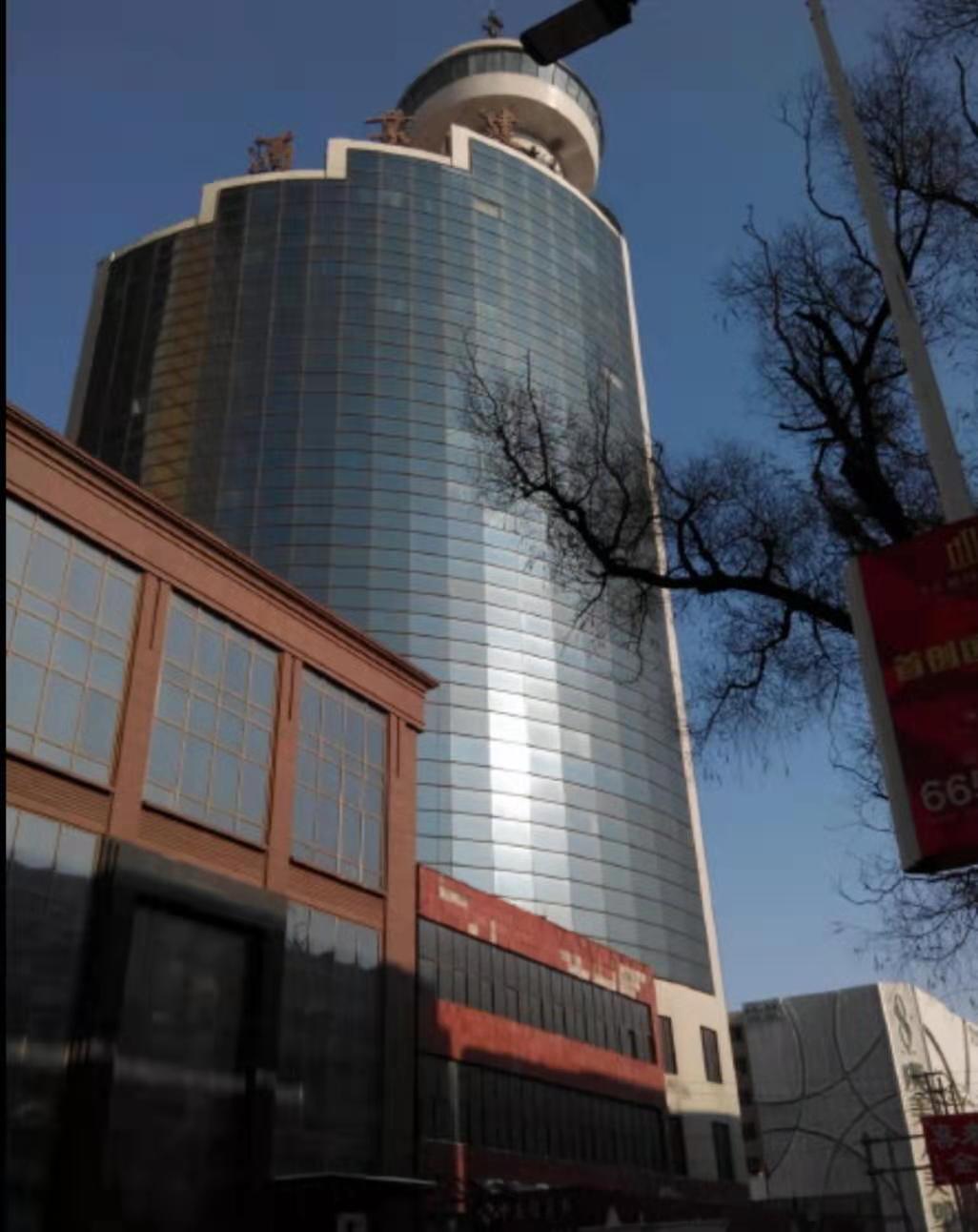 吉林市昔日的帝王标志性建筑——建业大厦下如今垃圾成堆老鼠乱窜