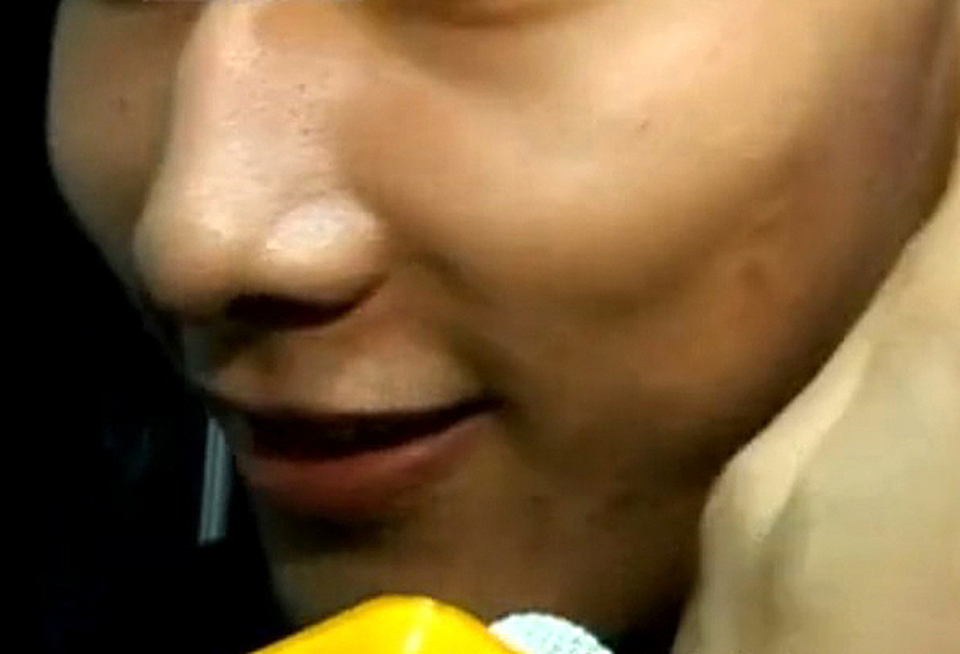 鼻梁起节的人不好相处  在面相学中,鼻梁起节被认为与胆肝内分泌失衡