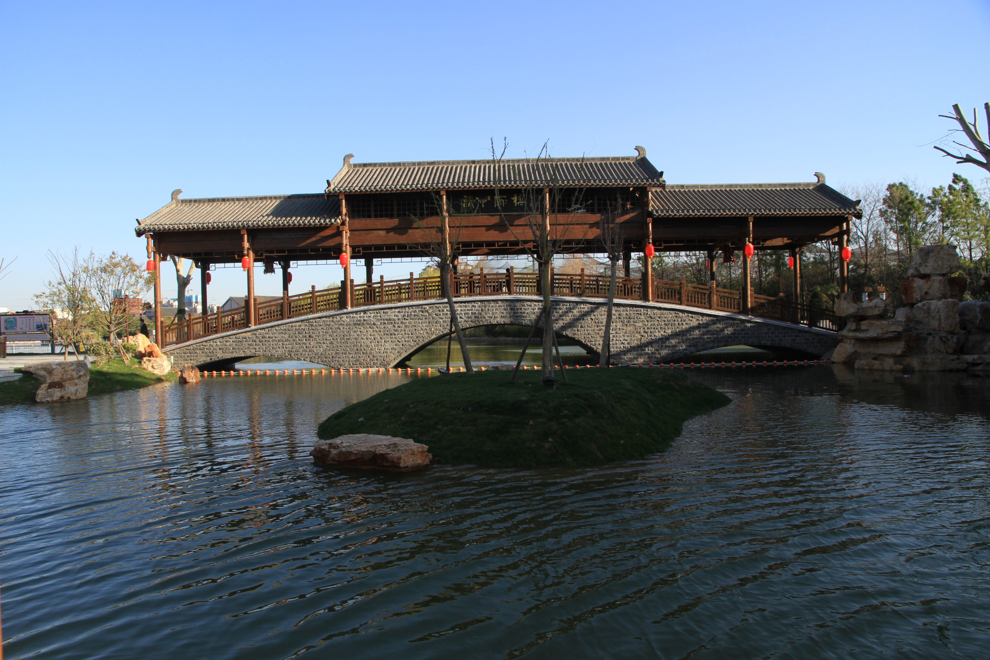 阳春三月,河上街古镇美景如画!