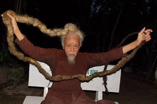 世界上头发最长的男人!越南老汉50年没剪发 头发长达68米