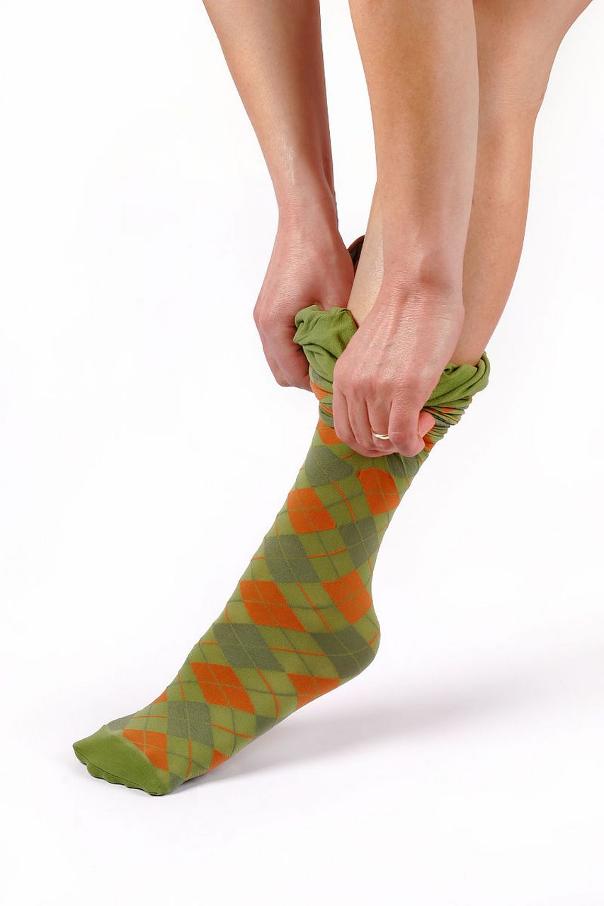 弹力袜,也被称为抗血栓梯度压力带,其功能在于有效预防术后下肢深