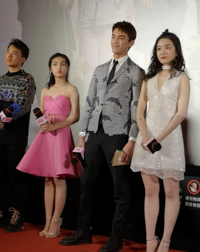 张子枫李兰迪同框生图曝光,两人颜值能打但身材却不行