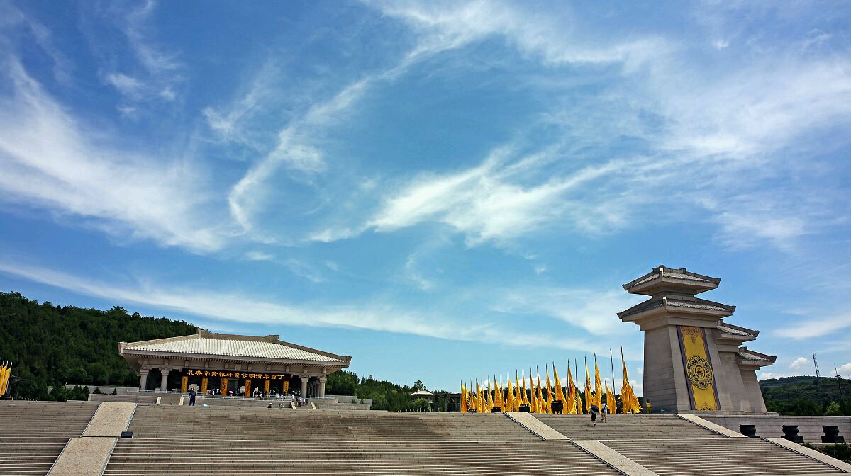 黄帝陵.位于延安市黄陵县,中华民族文化史上的无价之宝.