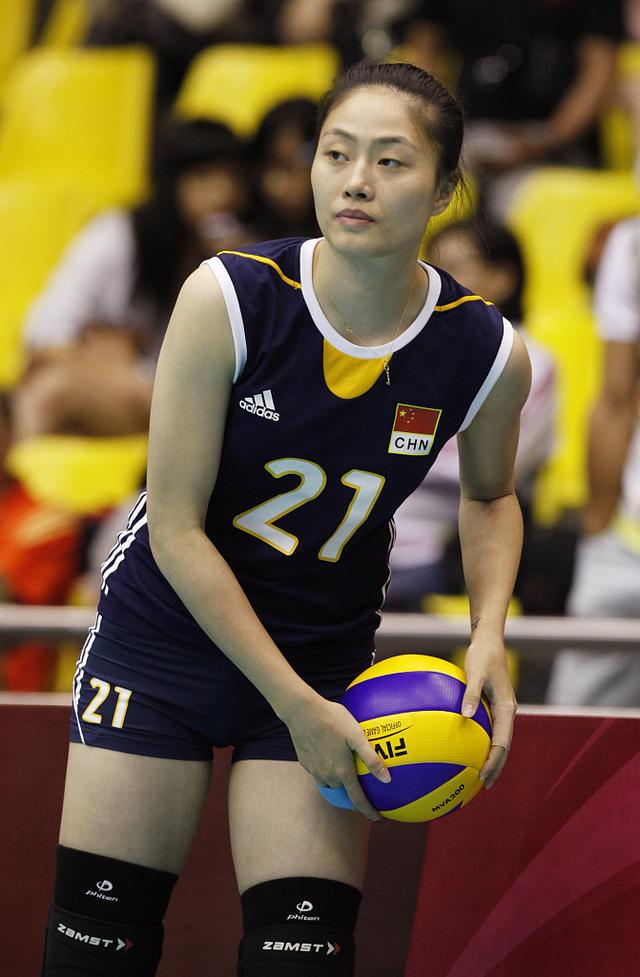 她是女排名将,曾与刘翔传出绯闻,退役远嫁美国,生有一女很幸福