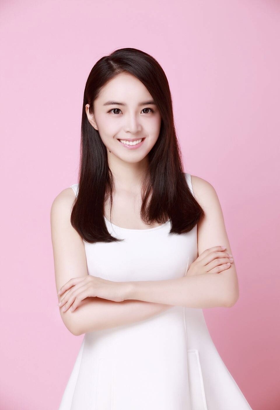 英雄联盟官方美女主持余霜写真集