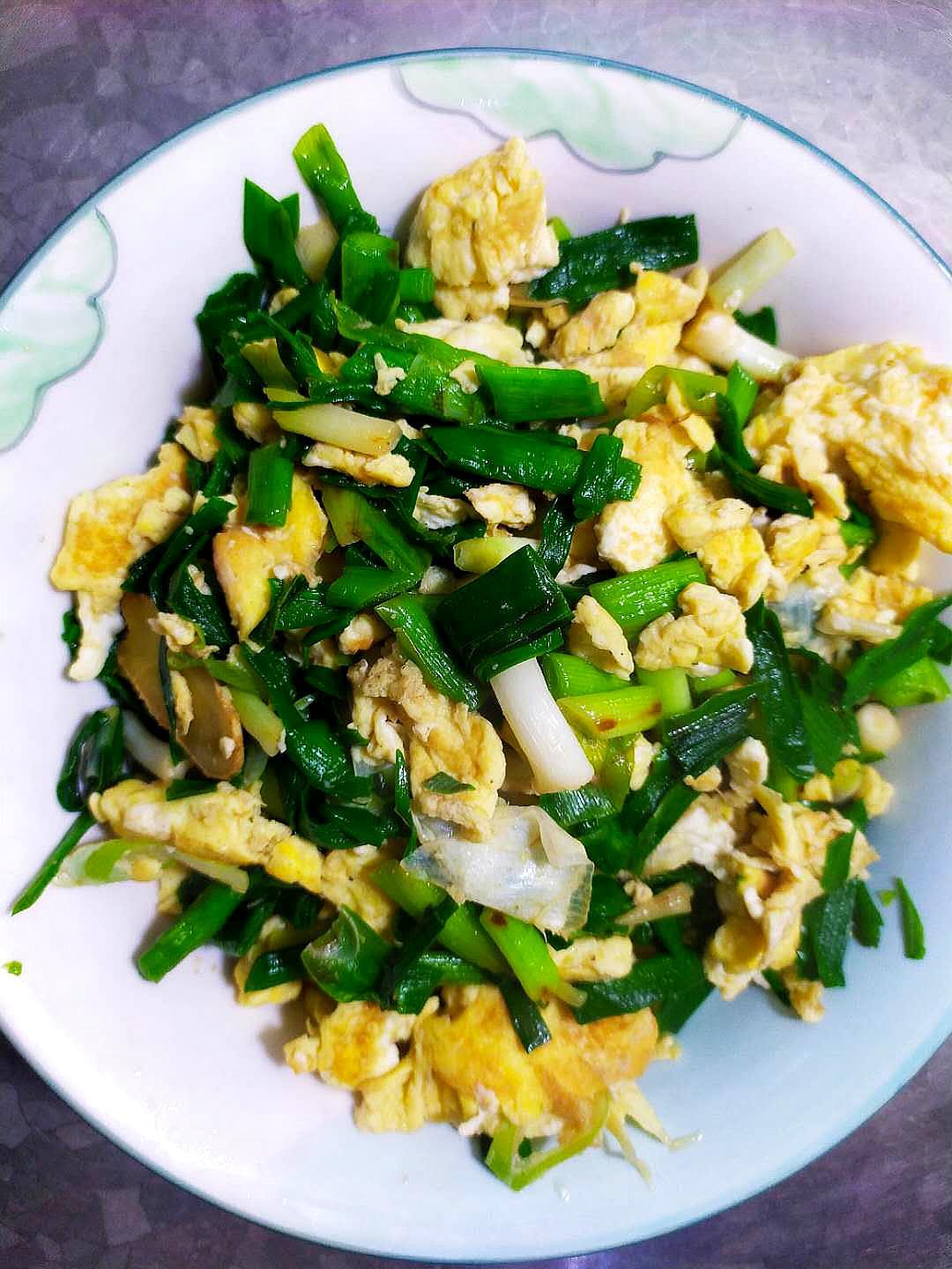 最简单家常菜,新手2分钟就可以炒出,色香味美的蒜苗炒鸡蛋做法