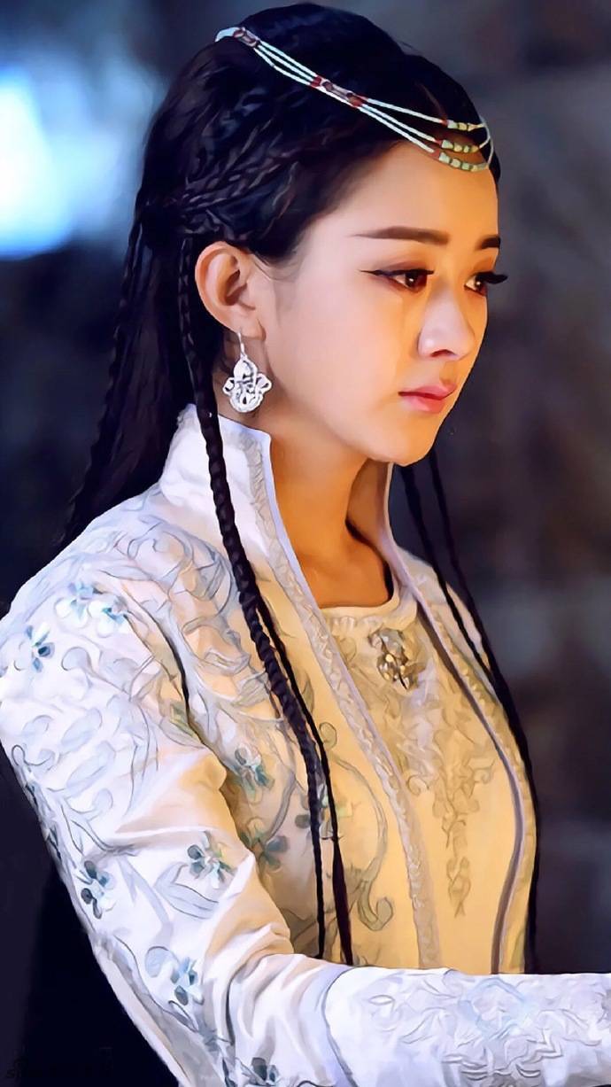 第一:杨幂 大幂幂这套古装简洁大方,是《扶摇》里面的造型,这个头饰