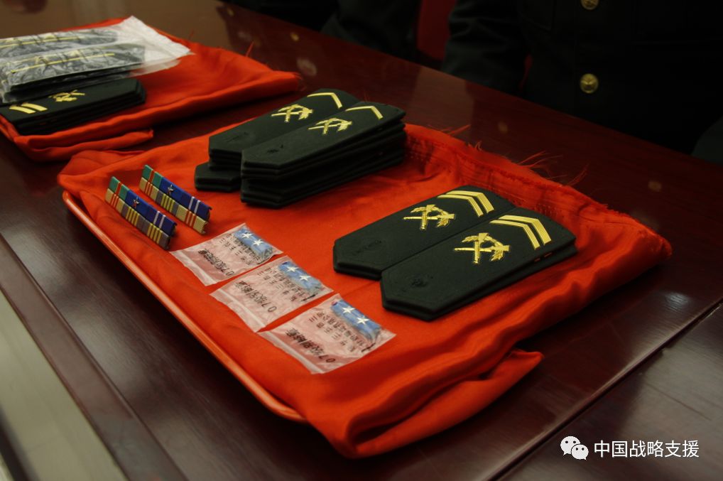 宣布晋升军衔命令!