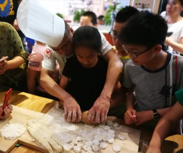 母亲节"我为妈妈包烧麦"—通顺成烧麦携手内蒙古小记者作文实践