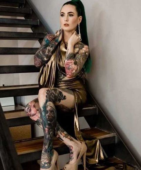 世界上纹身最多的女医生,直言想挑战医学界的刻板印象