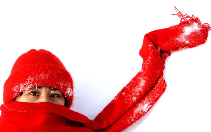 母亲织的一条红围巾,为我裹紧一圈圈温暖,犹如红红的火炉燃烧