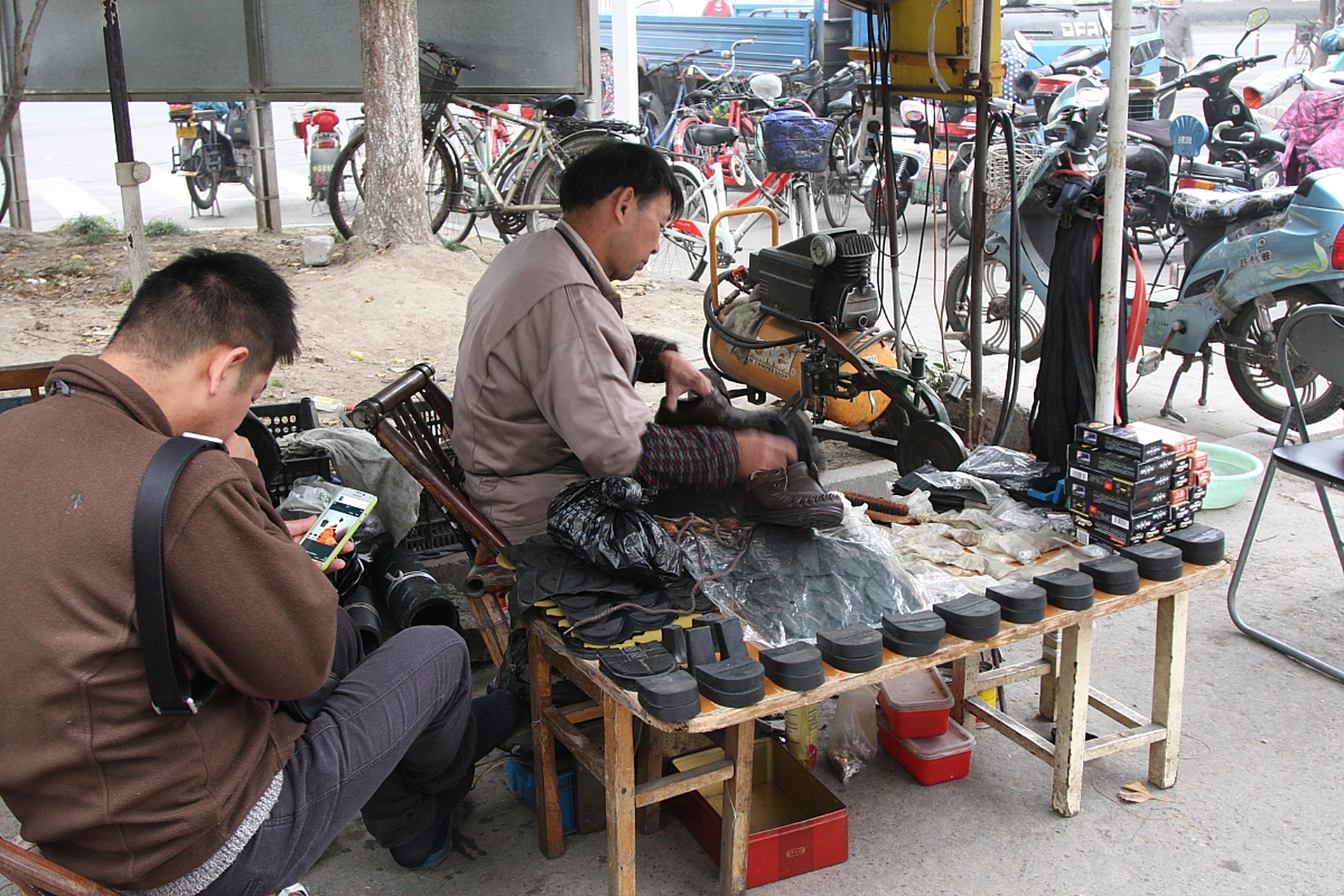 修鞋,配钥匙看似小事,很多人却离不了.