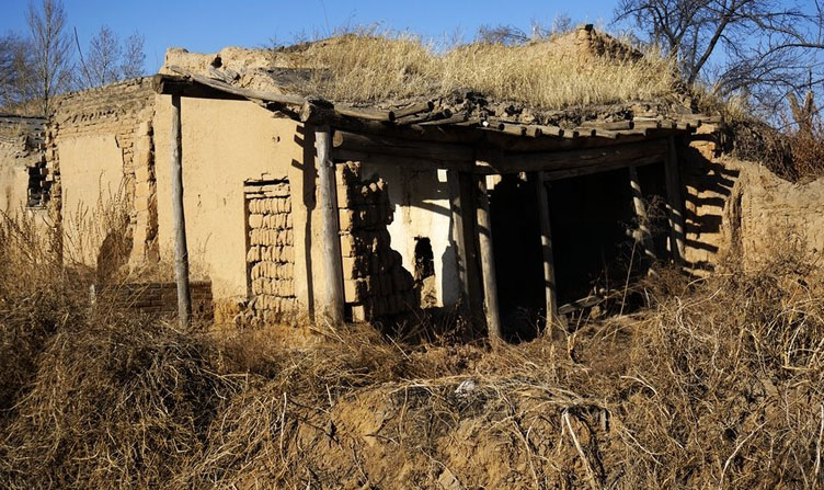 过年回到农村,老房子破败现象严重,年轻人去了城市宅基地怎么办