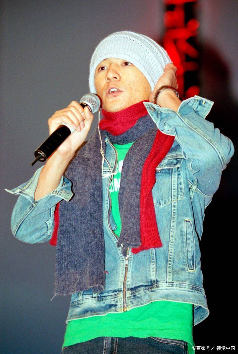 作为一位备受关注的歌手,朴树在.@闪耀的栗子的动态