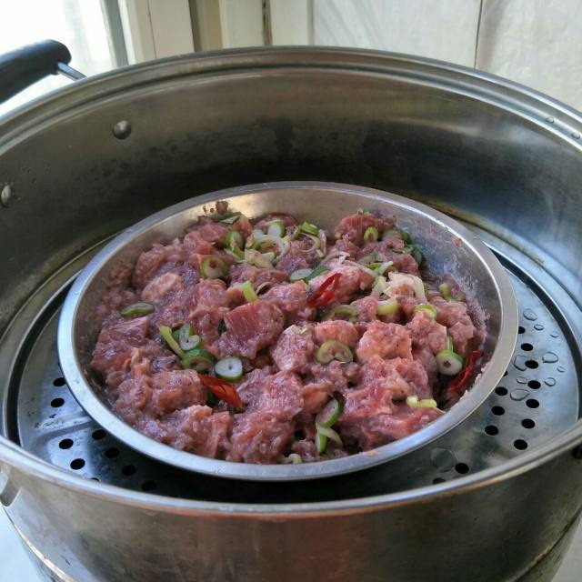 虾酱蒸肉,蒸10分钟上桌,很入味,鲜香可口,超下饭!