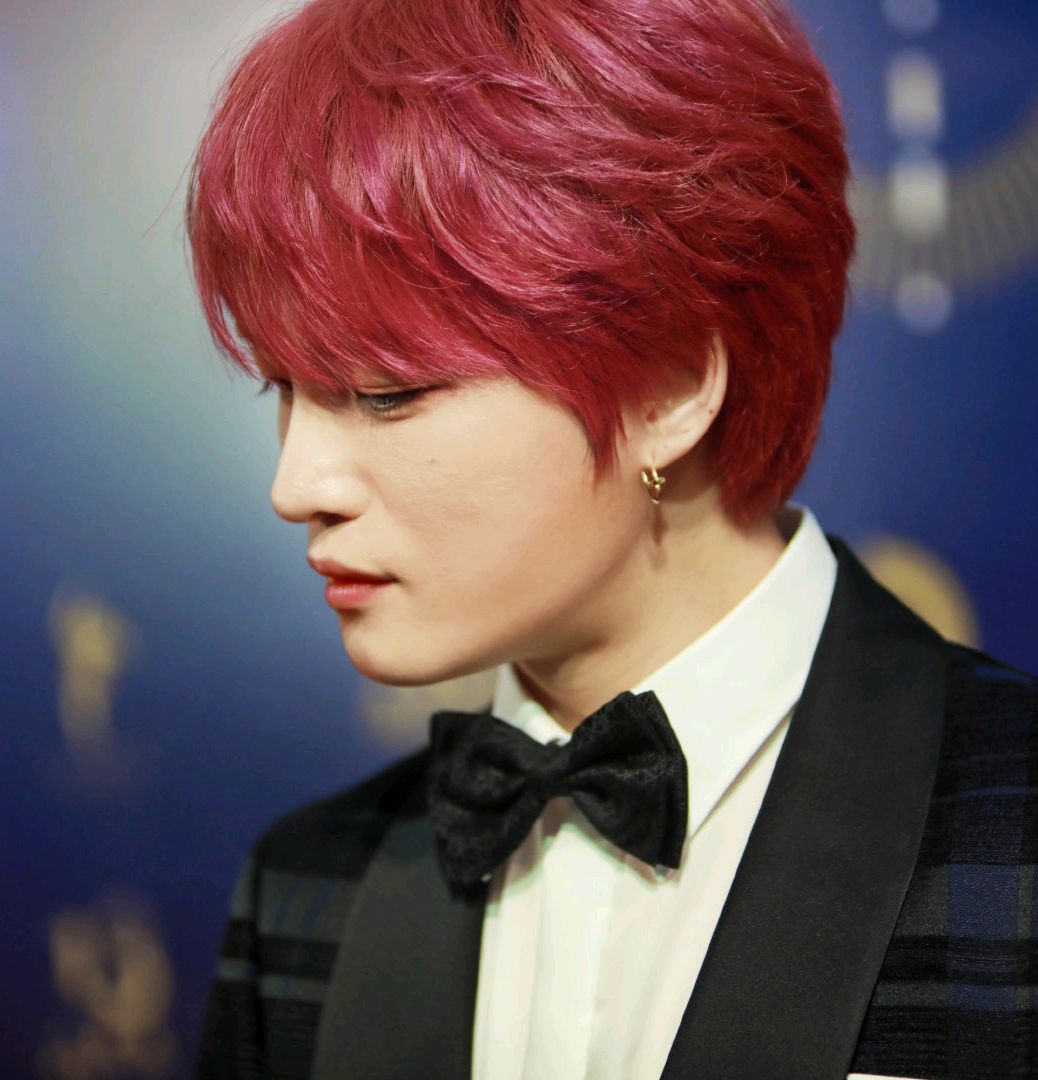 亚洲电影大奖红毯,应采儿的身材真好,金在中被称为不老的妖精