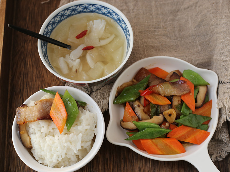 一个人的晚餐,这样吃,荤素搭配,营养全面,还能润肺美颜,真赞