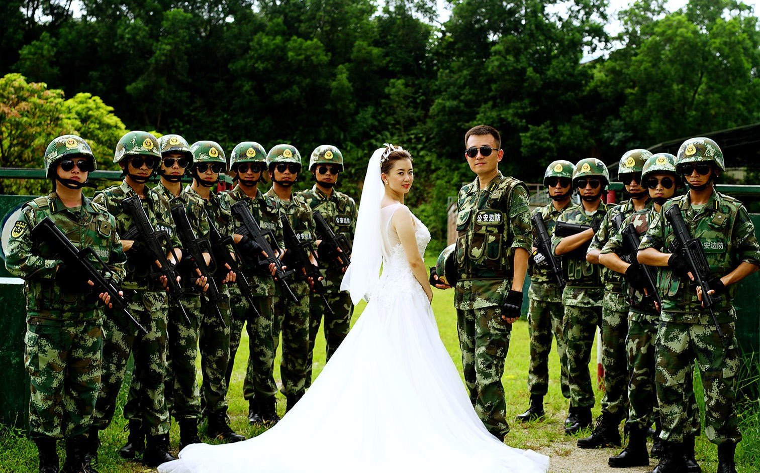 高干军婚文:不婚主义者穿成80已婚小军嫂,还有狼性忠犬军哥一枚