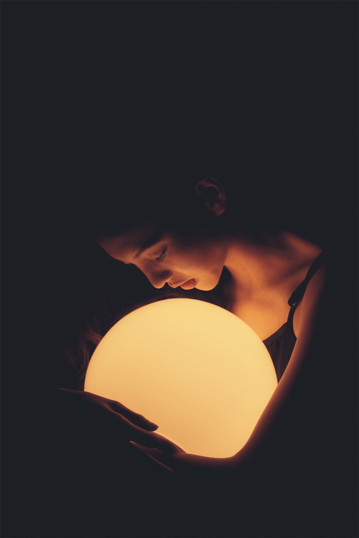 月光球下的美女,恬静淡雅