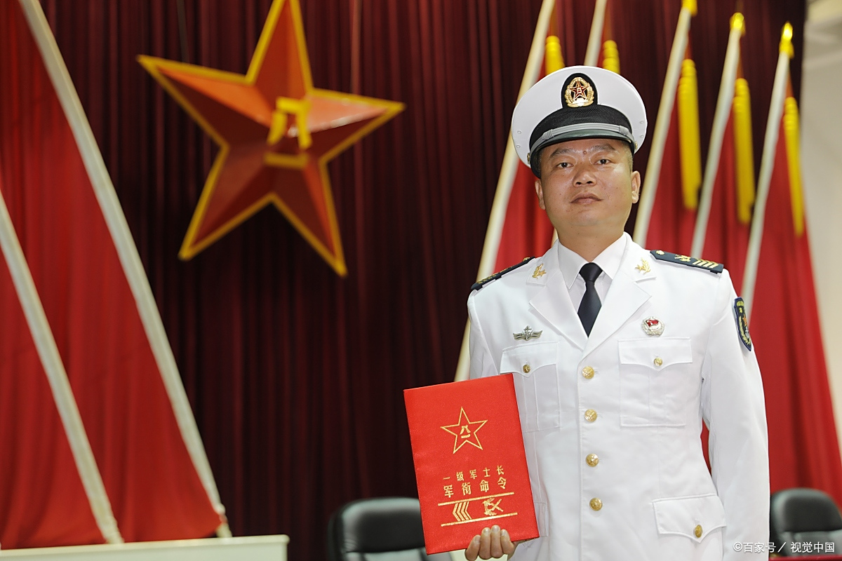 四期士官该转业还是复员?该如何选择?我更加建议选择转业!