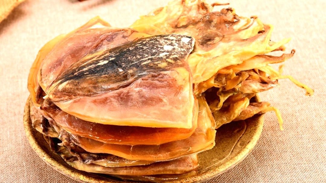 教你一个墨鱼去腥的方法,炖出来的汤不腥清淡没苦味!
