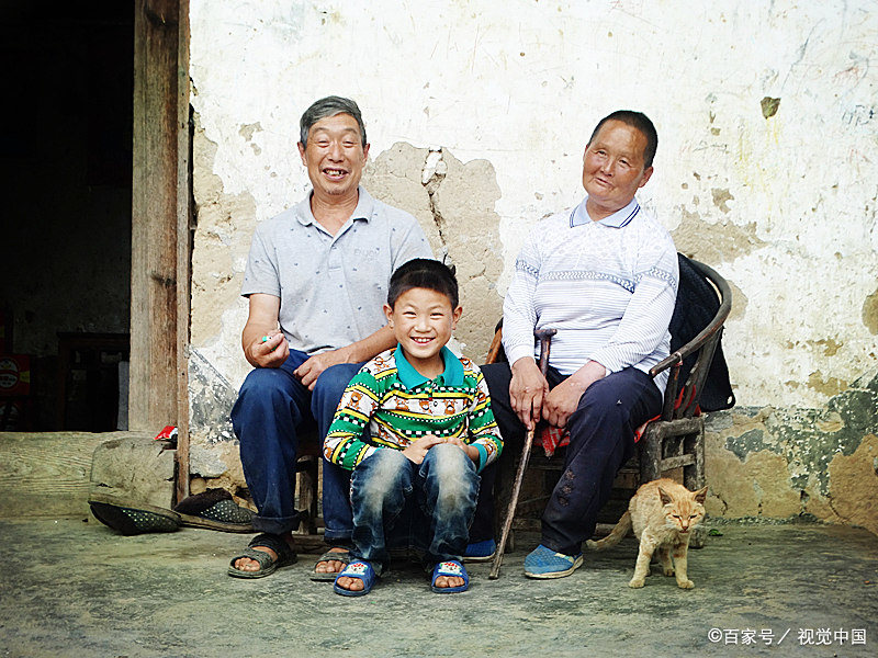 13岁少年为何挥刀向母亲？请注意留守儿童之殇！